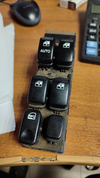 Кнопки стеклоподъемников водительские Kia Cerato  2008 1.6 Бензин Запорожье