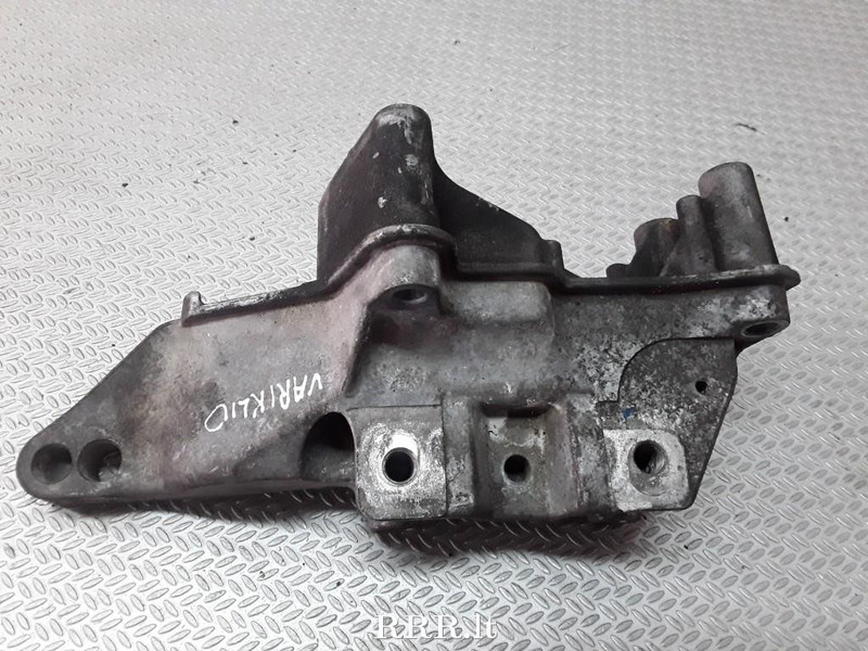 Кронштейн опори двигуна 036199275E   Volkswagen Golf