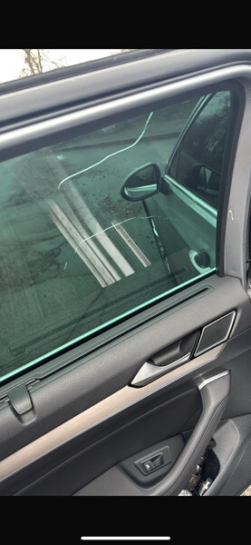 Стекло двери Volkswagen Passat B8  2018 универсал 2.0 Дизель Киев