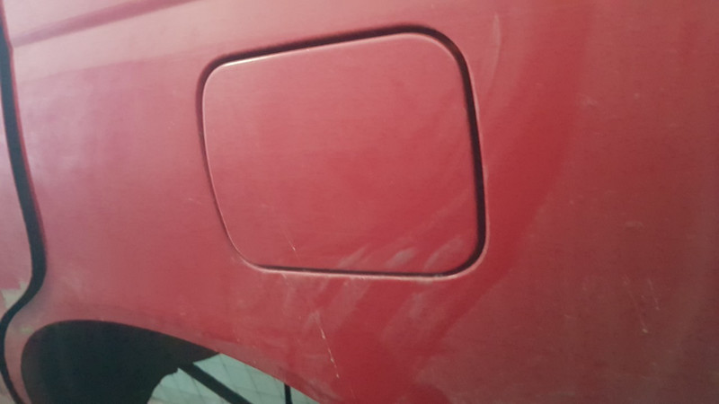 Лючок бензобака чорний Toyota Carina E  1995 1.6 Бензин 