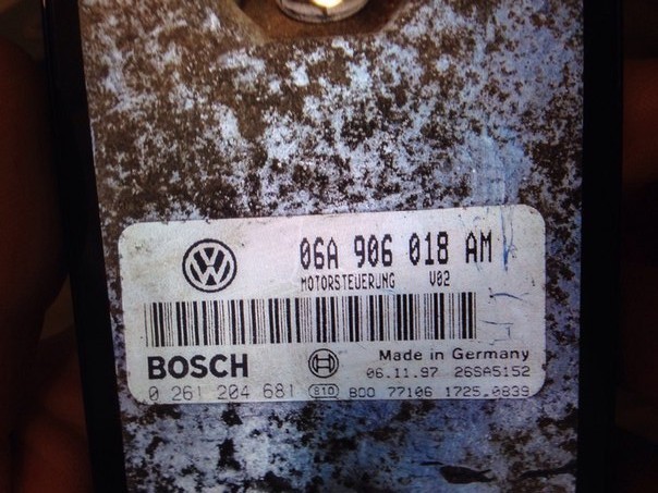 Блок управления системой впрыска 06A906018AM   Skoda Octavia