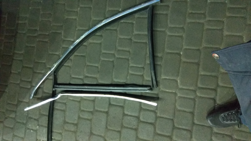 Молдинги двери левой передней в сборе Volkswagen Tiguan  2012 2.0 Бензин Киев