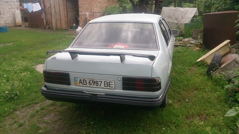 Задня права фара Opel Rekord  1986 2.0 Бензин 