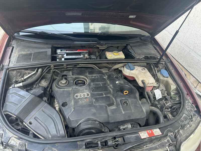Декоративна накладка під лобове скло Audi A4  2004 1.9 Дизель Киев