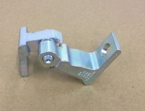 Петли двери 8K0831402H   Volkswagen Jetta