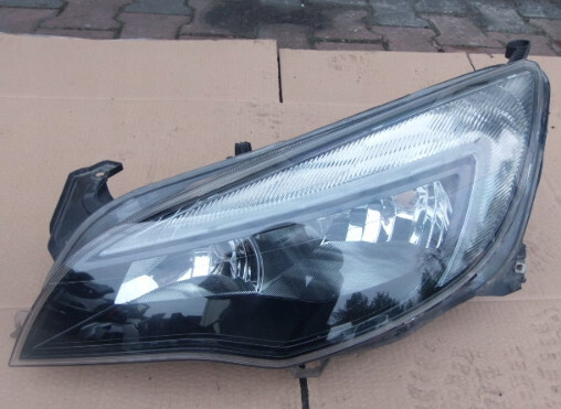 Фара передняя Opel Astra универсал 2012 г.  1.6 л дизель
