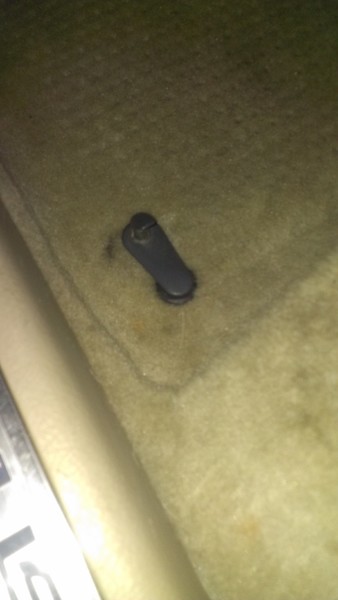 Фиксаторы задних матерчатых ковриков Lexus RX 350 2006 универсал 3.5 Бензин Киев