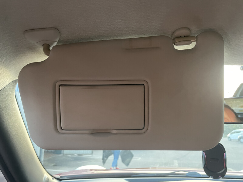 Солнцезащитный козырек Nissan Juke  2012 1.6 Бензин 