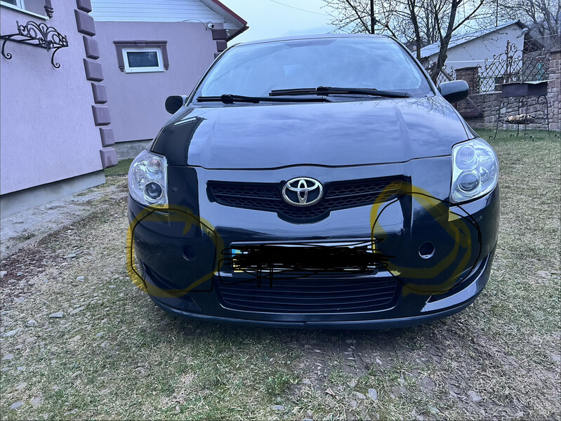 Заглушки буксировального гака права і ліва Toyota Auris  2007 хэтчбек 1.6 Бензин Косов