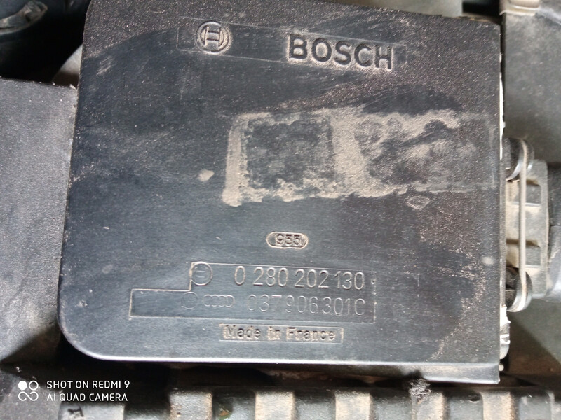 Датчик расхода воздуха 037 906 3010 С   Volkswagen Passat