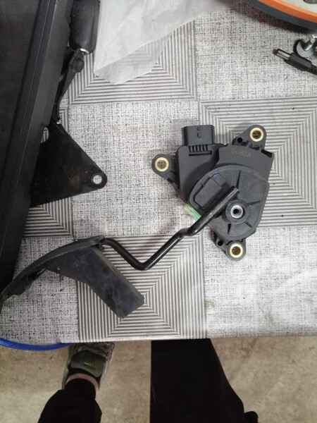 Педаль газа Nissan Qashqai J10 2012 г.  1.6 л бензин Днепр