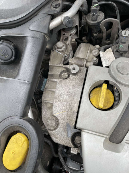 Кронштейн двигуна правий Renault Megane 2 2004 хетчбек 2.0 Бензин 