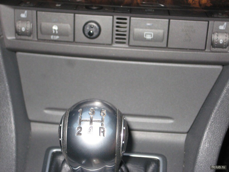Пепельница (бардачек в бороду) Ford Focus 2  2008 1.6 Бензин Киев