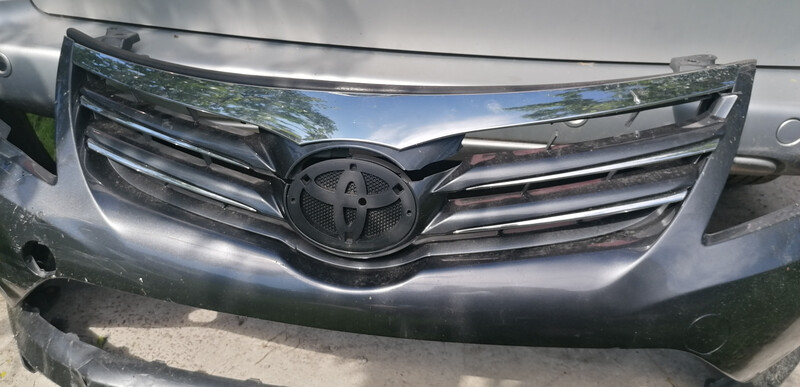 Решітка, можна без хрома Toyota Avensis  2015 2.2 Дизель 