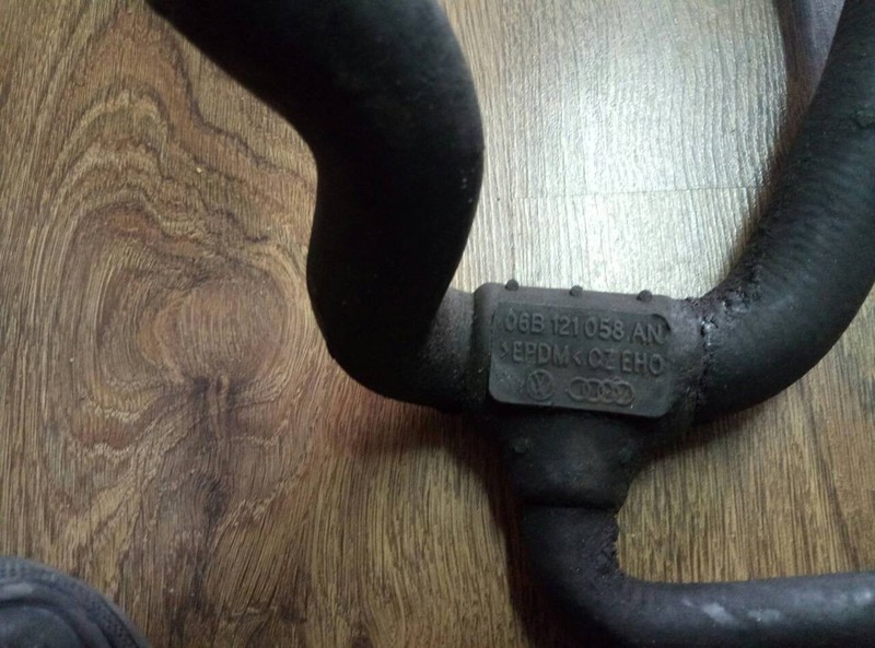 Патрубок радіатора 06B121058AN   Audi A4, Skoda Superb, Volkswagen Passat