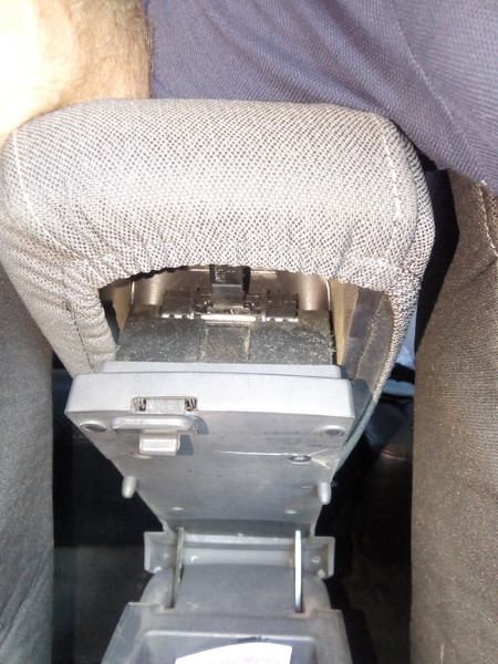 Подлокотник Hyundai Tucson  2010 2.0 Бензин Лисичанск
