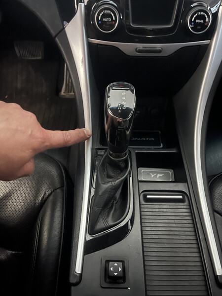 Накладка панелі ліва Hyundai Sonata 6  2013 2.0 Бензин Львів