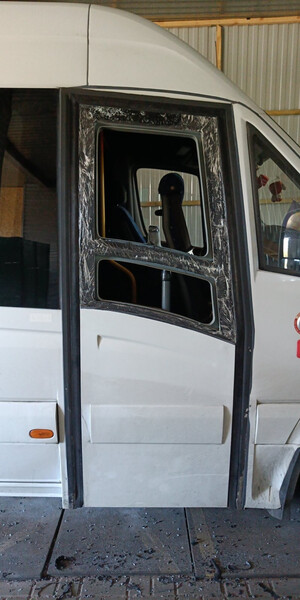 Скло дверей праве Mercedes-Benz Sprinter  2012 2.2 Дизель 