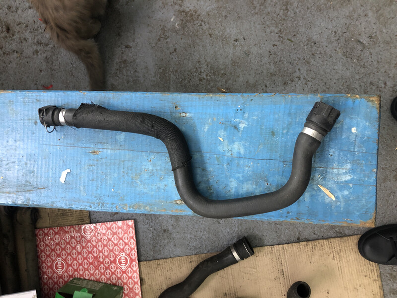 Патрубок охолодження BMW 5 Series E60  2004 4.4 Бензин 