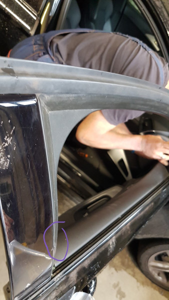 Уплотнитель стекла правого переднего 4g0837439g 4G0837439G   Audi A6