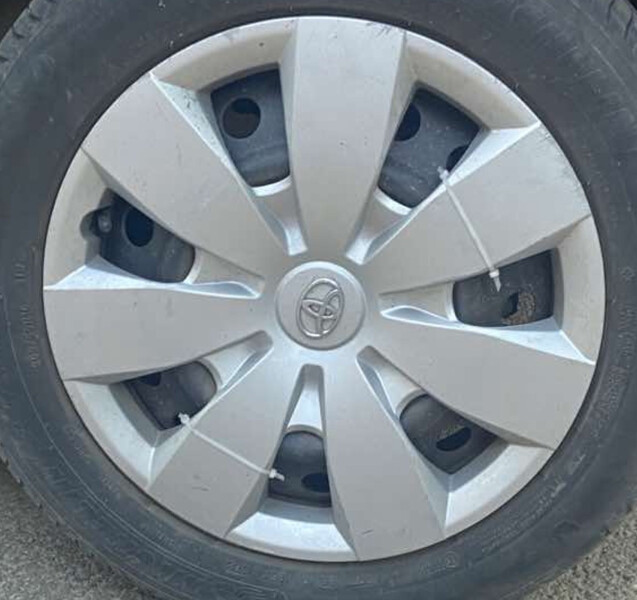 Ковпаки на диски Toyota Auris  2008 хетчбек 1.6 Бензин Полтава