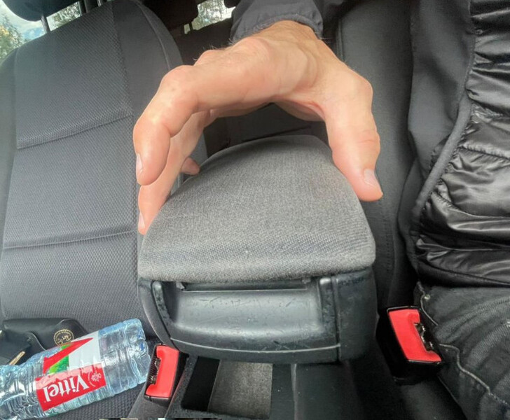 Подлокотник Audi A4 хэтчбек 2004 г.  1.9 л дизель Ровно