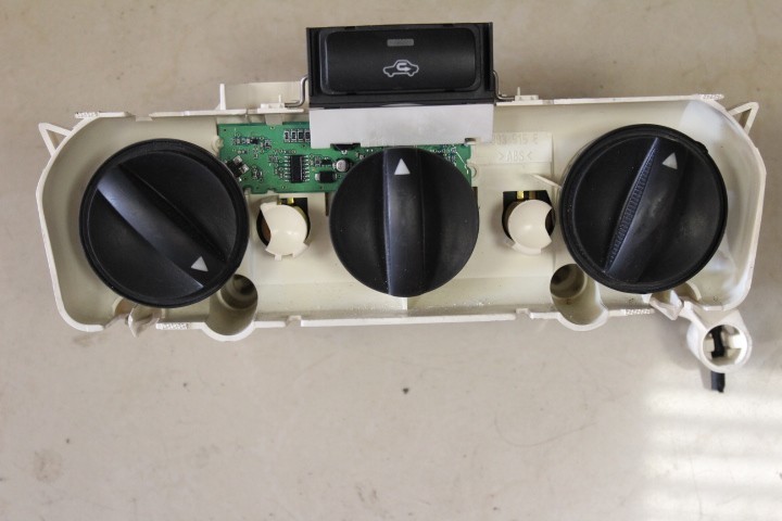 Блок управления печкой кондиционером (8473202040) Toyota Corolla E120  2005 хэтчбек 1.6 Бензин Киев