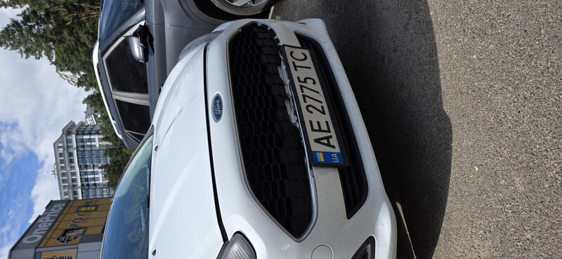 Решетка бампера Ford Fiesta MK7  2016 хэтчбек 1.2 Бензин Киев