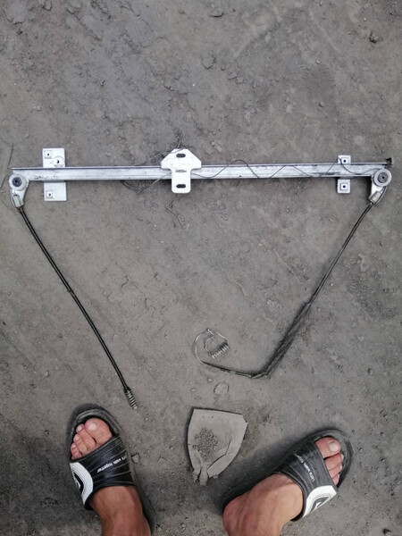 Стеклоподъемник левый 1354702   DAF XF