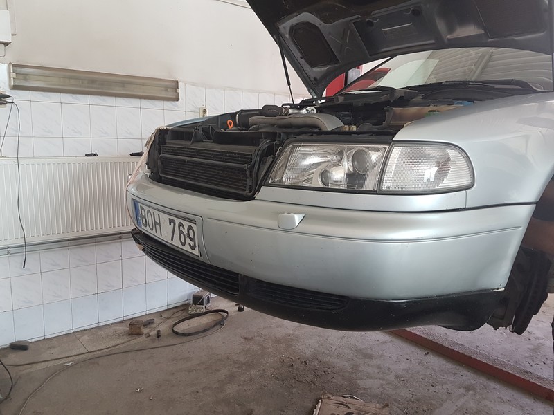 Бампер передній Audi A8 D2  1999 2.5 Бензин 