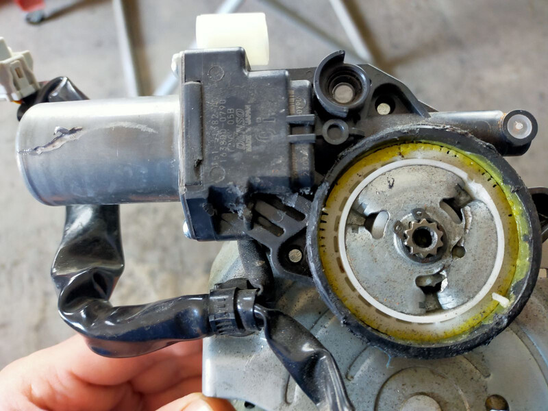 Замок багажника 69350-42060   Toyota RAV4