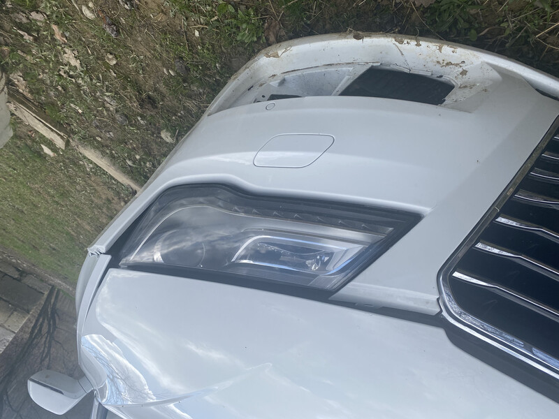 Фара передная Audi A7 2011 г.  3.0 л дизель