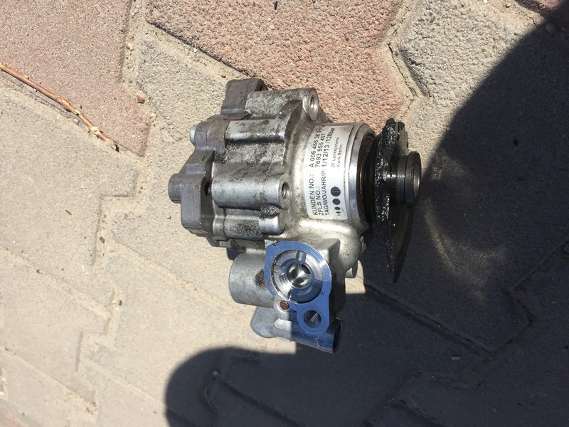 Насос ГУР A0064663601   Mercedes C-Class