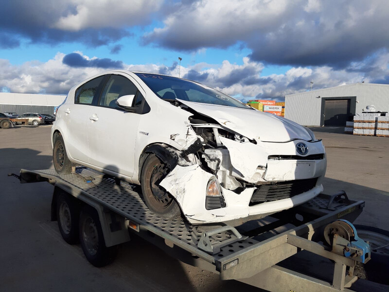 Бампер передній Toyota Prius 30  2013 хетчбек 1.5 Гибрид 