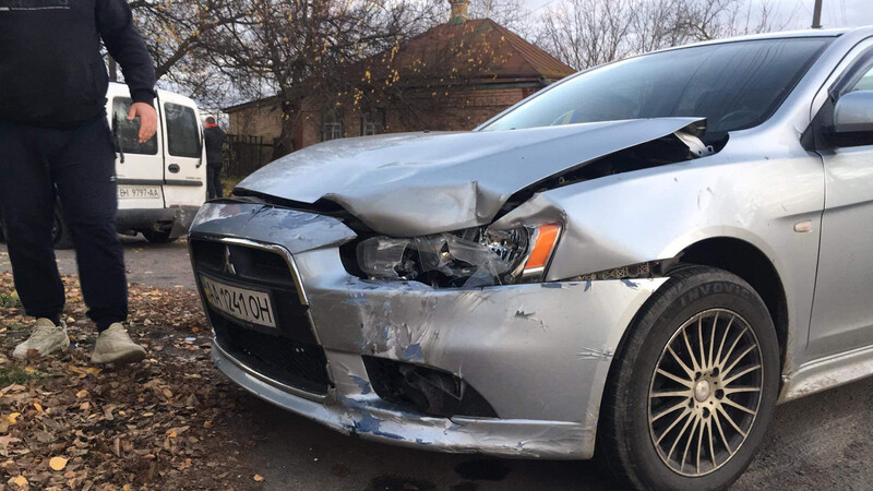 Решетка бампера Mitsubishi Lancer X 2009 г.  2.0 л бензин Пирятин
