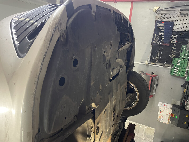 Защита передняя пластиковая в бампер Toyota Camry  2017 2.5 Бензин 