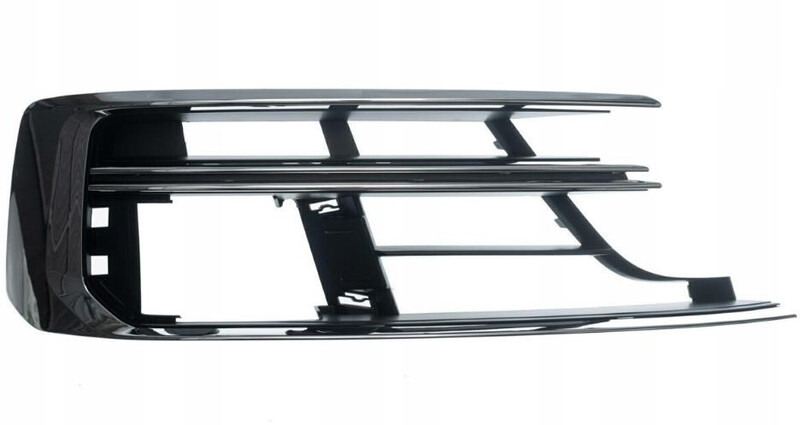 Правая решётка переднего бампера Audi A8 D5  2019 3.0 Бензин Одесса