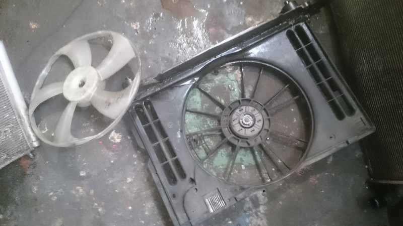 Диффузор в сборе с вентилятором и моторчиком, два радиатора Toyota Auris  2008 хэтчбек 1.6 Бензин Киев
