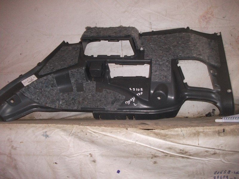 Обшивка багажн. Отсека лев. Toyota Yaris  2008 хэтчбек 1.3 Бензин Киев