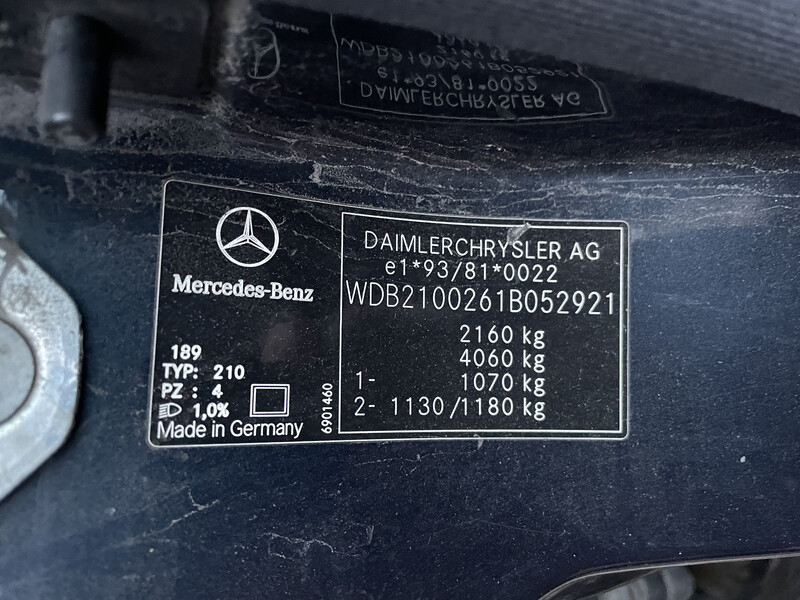 Кришка багажника Mercedes E-Class 2000 р.  3.2 л дизель Стрий