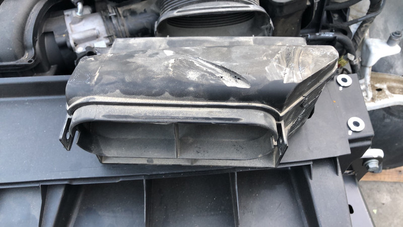 Воздухозаборник в сборе 1K0 805 962C 9B9   Volkswagen Passat