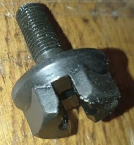 Болт вакумного насоса мазда Mazda 5  2004 Гайсин