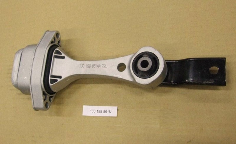 Опора качательная Skoda Octavia 2005 р.  1.6 л бензин Кропивницький