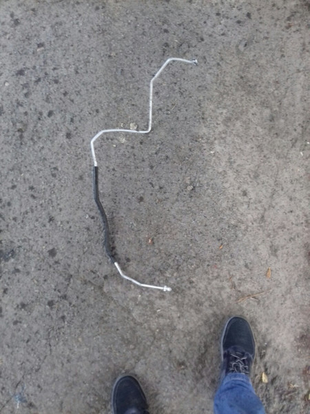 Трубка кондиционера Mazda Premacy 2003 г.  2.0 л дизель Ровно