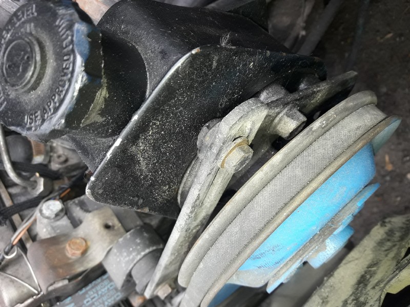 Крепления под гур с бачком Volvo 740  1986 2.0 Бензин Киев