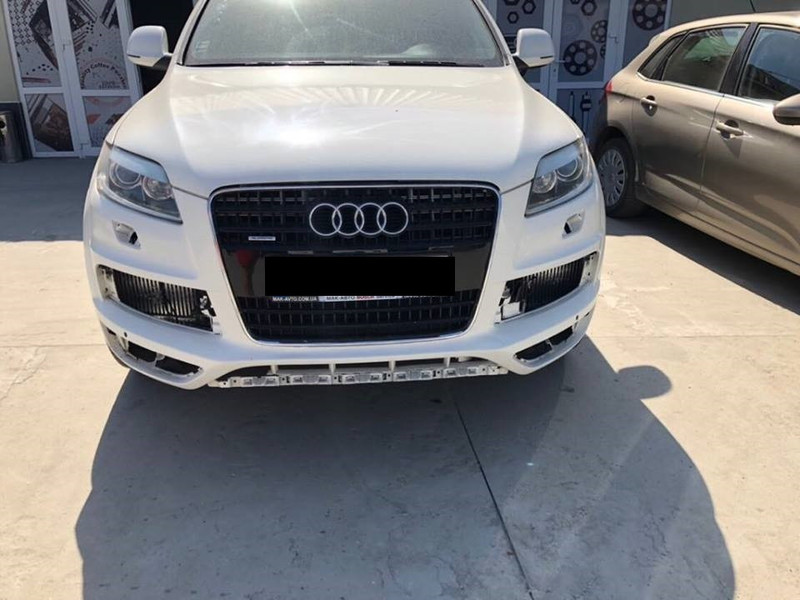 Решетка бампера Audi Q7 S-line 2010 г.  1.9 л дизель Ужгород