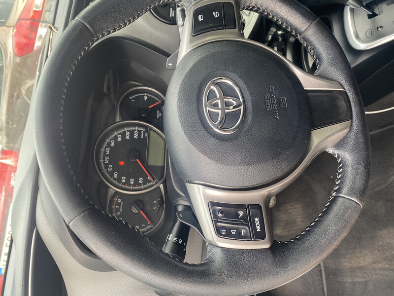 Руль Toyota Yaris  2016 хэтчбек 1.3 Бензин Киев