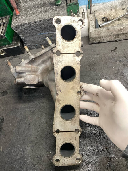 Выпускной коллектор (гарячая часть турбины) Hyundai Santa FE 3  2013 2.0 Бензин Миргород