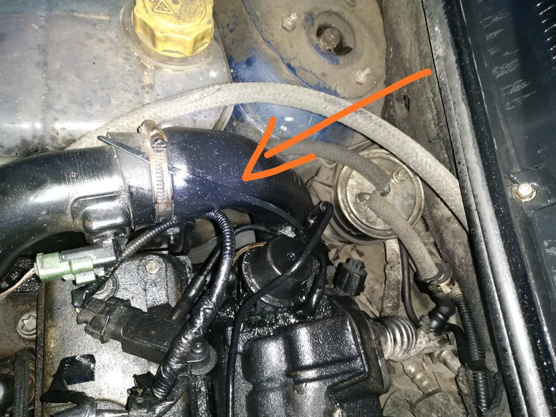 Патрубок от турбины к интеркулеру Ford Transit Connect 2008 г.  1.8 л дизель Тячев