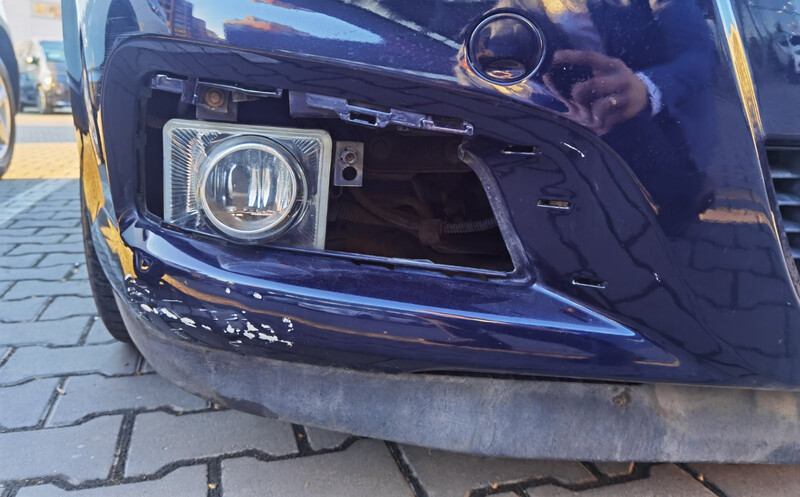 Накладка переднего бампера правая 64 00 600   Opel Vectra